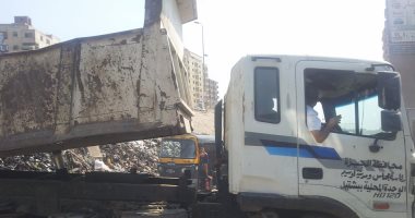 بالصور.. مواطنة من إمبابة: "عربيات الحى بترمى الزبالة عندنا مش بتلمها"